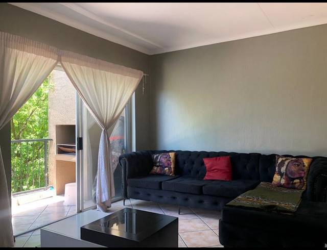2 BEDROOM HOUSE FOR SALE IN WILGEHEUWEL
